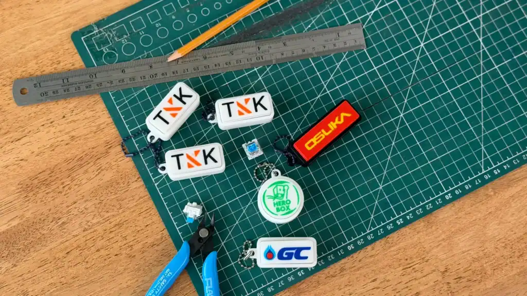 พวงกุญแจ Clicker โลโก้ 2D